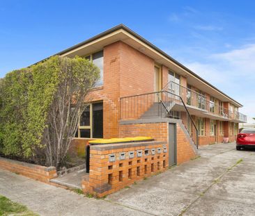 One Bedroom Apartment - Photo 3