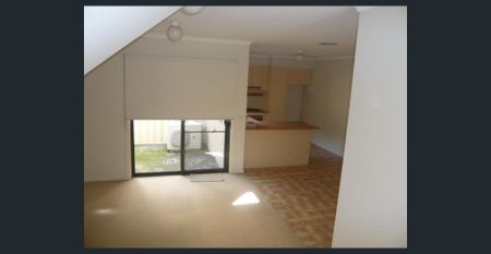 Townhouse in perfect Kensington location - Photo 2