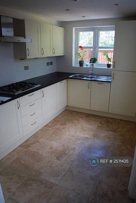 4 bedroom terraced house to rent - Photo 1