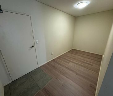 3 Bedroom Apartment in Great Location - Available Now! - Photo 1