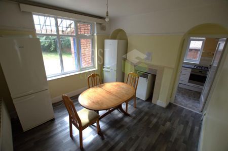 4 bedroom semi-detached house to rent - Photo 2