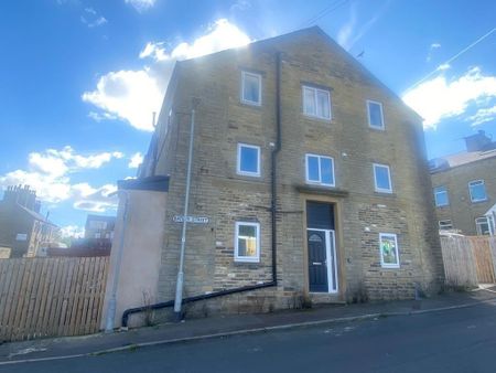 2 bedroom block of apartments to rent - Photo 3