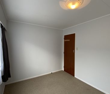4A Hillview Crescent, Paparangi - Photo 2