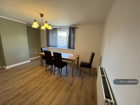 3 bedroom semi-detached house to rent - Photo 4