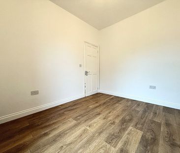 2 Bed Terraced House, Bath Road, E7 - Photo 2