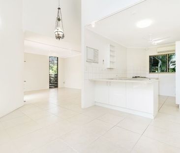 4/16 Hinkler Crescent, - Photo 5