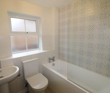 2 bedroom end of terrace house to rent - Photo 2