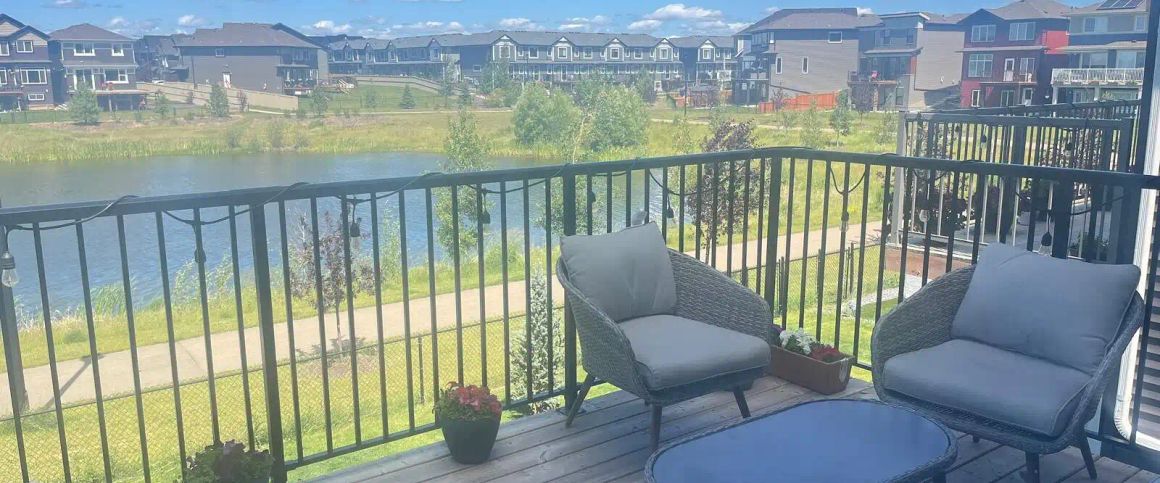 Single family house - stunning pond views — 3 Bedrooms House - Photo 1