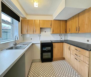 3 bedroom semi-detached house to rent - Photo 3