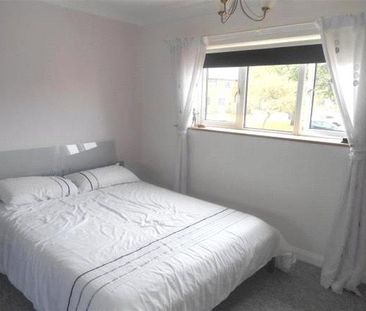 3 bedroom end of terrace house to rent - Photo 3