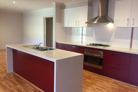 Large Living in the Alamanda School Zone - Photo 3