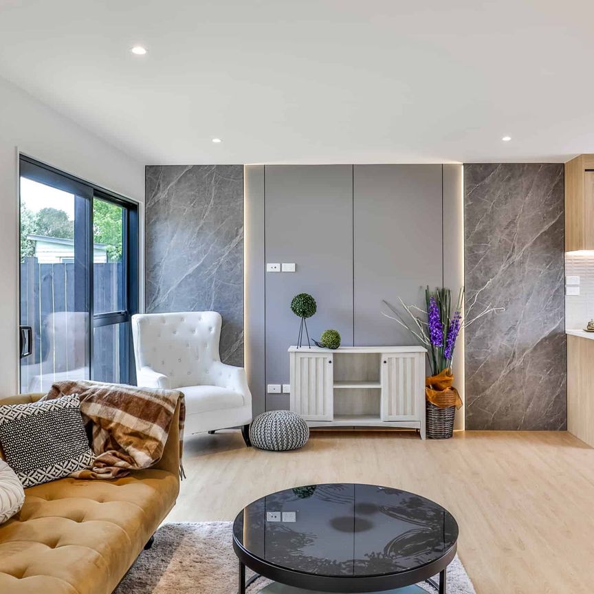 BRAND NEW SPACIOUS FAMILY HOME - MANGERE EAST - Photo 1