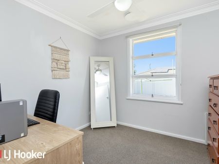 Charming Three-Bedroom Home in South Tamworth - Photo 5