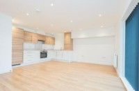 2 bed Apartment - To Let - Photo 5