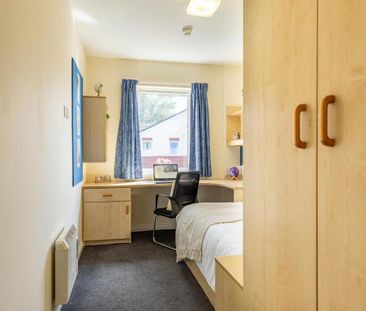 1 bedroom in a flat share to rent - Photo 5