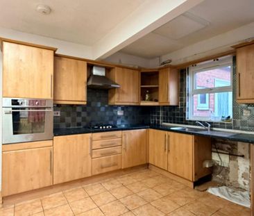 4 bedroom terraced house to rent - Photo 3