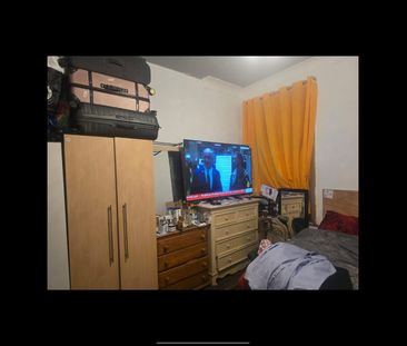 Room in a Shared House, Mora Road, NW2 - Photo 5