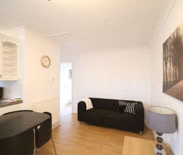 3 bedroom apartment to rent - Photo 2