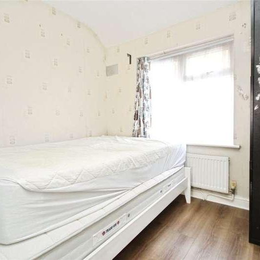 Cropparth Road, Dagenham, RM10 - Photo 1