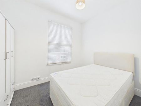 4 bedroom house to rent - Photo 2