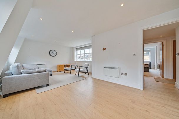 Greenwich High Road, London, SE10 - Photo 1