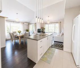 1 room apartment of 95m² in Laval - Photo 2