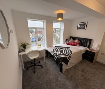 1 bedroom in a flat share to rent - Photo 2