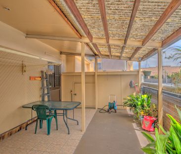 Furnished property located above Prince Street shopping precinct - Photo 1