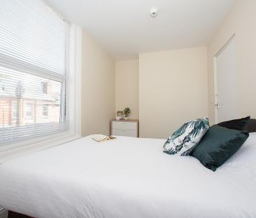 6 bedroom end of terrace house to rent - Photo 6