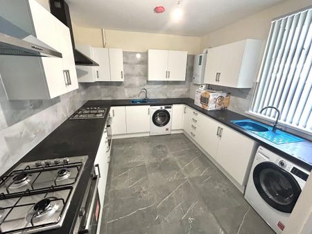 1 bedroom in a house share to rent - Photo 5