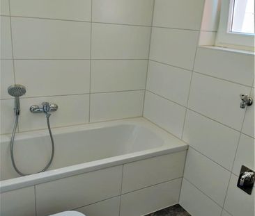 Einzigartige 3-Raum-Whg. mit großen Erkern am Planitzer Markt - Foto 1