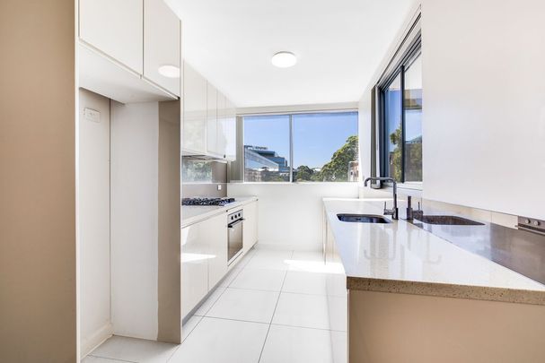 Modern Two Bedroom Apartment in Great Location - Photo 1