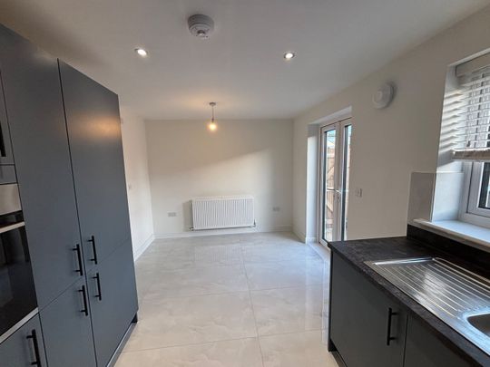 3 Bed Semi-Detached House, Doretti Close, CV6 - Photo 1