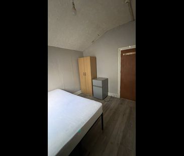 Room in a Shared House, Corporation St, E15 - Photo 1