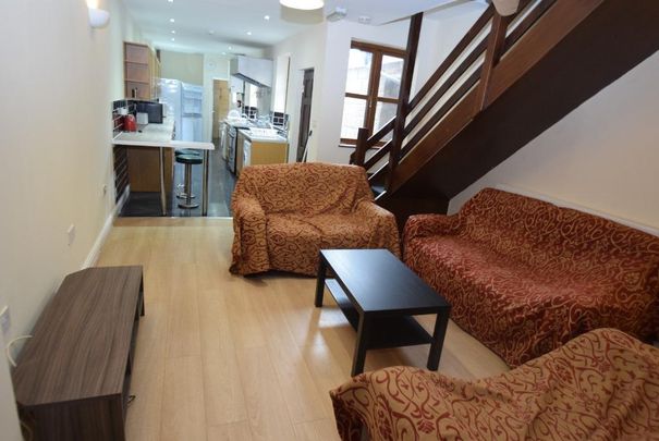 6 bedroom terraced house to rent - Photo 1