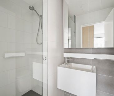 Live life on the harbour with this SEMI FURNISHED one bedroom apart... - Photo 5