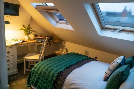 1 bedroom in a house share to rent - Photo 2