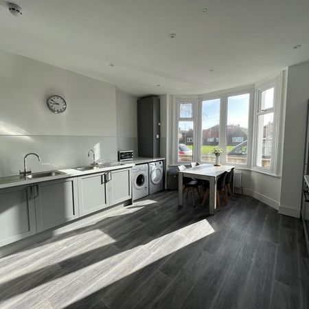 1 bedroom in a house share to rent - Photo 4