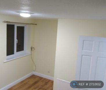 2 bedroom semi-detached house to rent - Photo 3