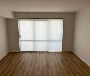 Modern, Comfortable home Te Atatu South. - Photo 2