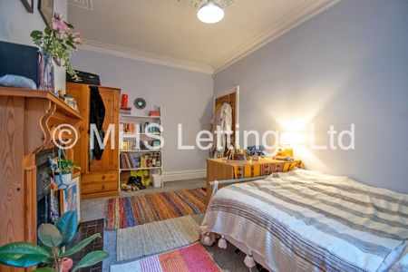 4 Bedroom Semi-Detached House for rent in Ash Road - Photo 3