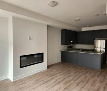 4 bedroom townhouse Oshawa - Photo 2