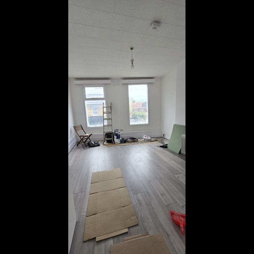 2 Bed Flat, Stratford, E15 - Photo 1