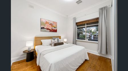 Stunning Renovated Bungalow in Prime Burnside Location - Photo 4