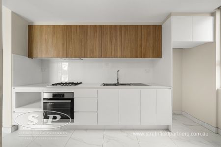 Modern One-Bedroom Apartment in Prime Guildford Location - Photo 2