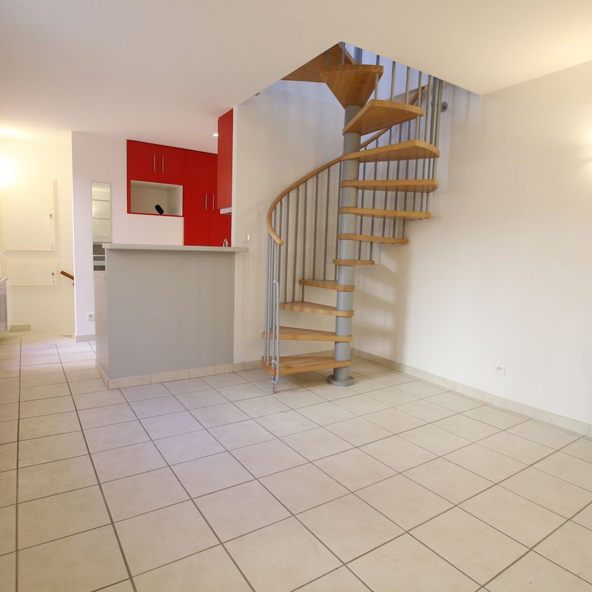 Location Maison 3 pièces 57m² AUBIGNAN 84810 - Photo 1