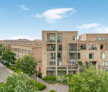 A light and spacious duplex two bedroom apartment with views of loc... - Photo 3