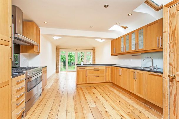 4 bedroom semi-detached house to rent - Photo 1