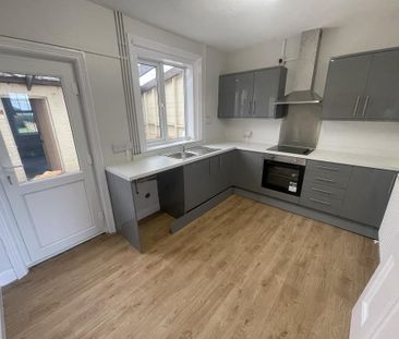 2 bedroom semi-detached house to rent - Photo 6