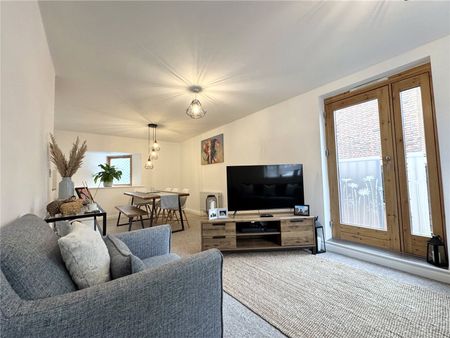 London Road, Basingstoke, Hampshire, RG21 - Photo 2